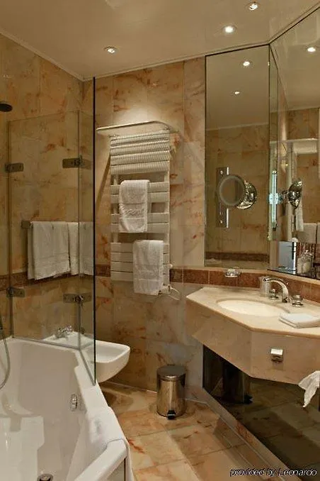 Le Regent Hotel